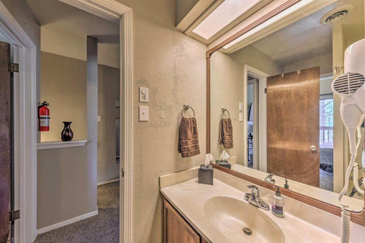 Forested Ruidoso Condo With Deck And Fireplace! ภายนอก รูปภาพ